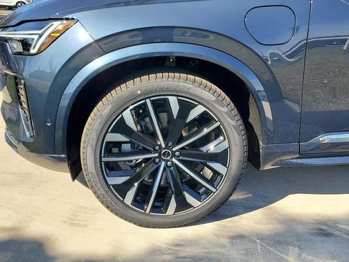2025 Volvo XC90 Plug-In Hybrid T8 Plus 7-Seater