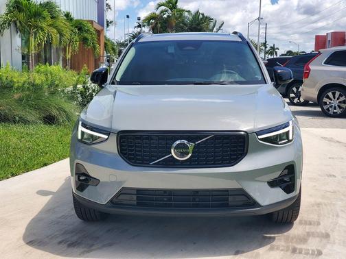 Metallic 2026 Volvo XC40 B5 Plus