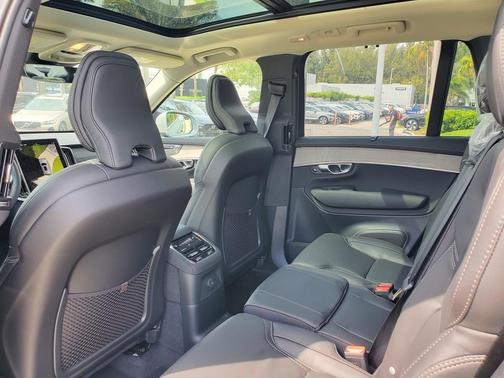 2025 Volvo XC90 Plug-In Hybrid T8 Ultra 7-Seater
