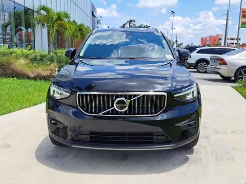 2023 Volvo XC40 B4 Plus Bright Theme