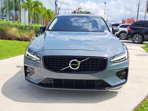 2022 Volvo S60 B5 Momentum