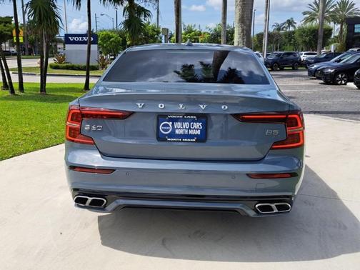 2022 Volvo S60 B5 Momentum