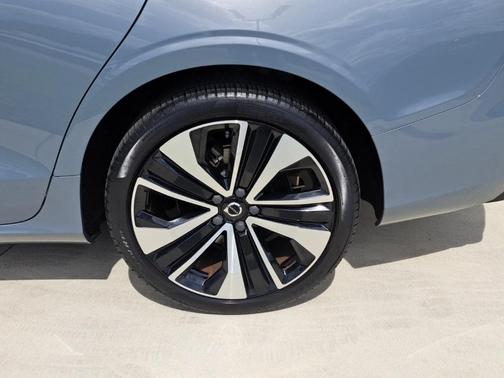 2022 Volvo S60 B5 Momentum