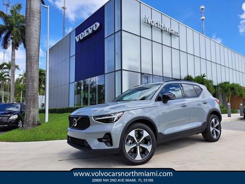 2026 Volvo XC40 PLUS