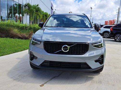 2026 Volvo XC40 PLUS