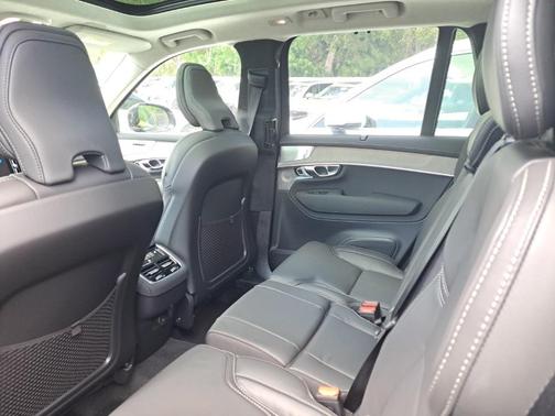 2025 Volvo XC90 B6 Ultra