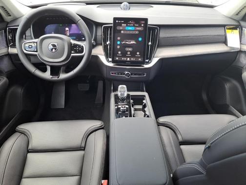 2025 Volvo XC90 B6 Ultra