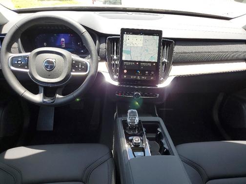 2025 Volvo XC90 B5 Core