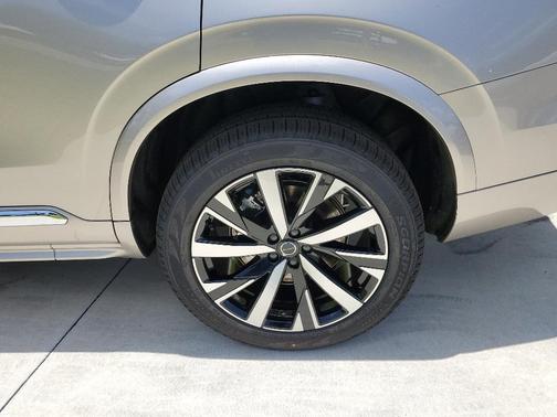 2025 Volvo XC90 B5 Core