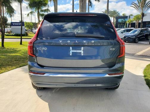 2025 Volvo XC90 B5 Plus 7-Seater