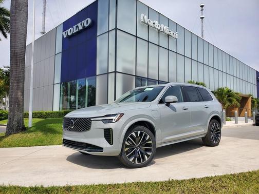 2025 Volvo XC90 Plug-In Hybrid T8 Ultra 6-Seater