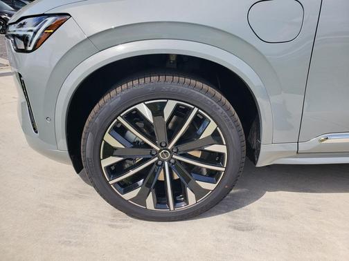 2025 Volvo XC90 Plug-In Hybrid T8 Ultra 6-Seater
