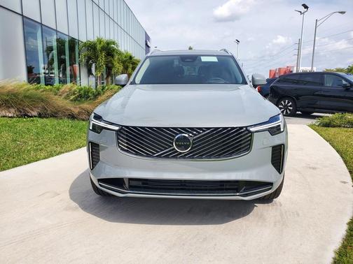 2025 Volvo XC90 Plug-In Hybrid T8 Ultra 6-Seater