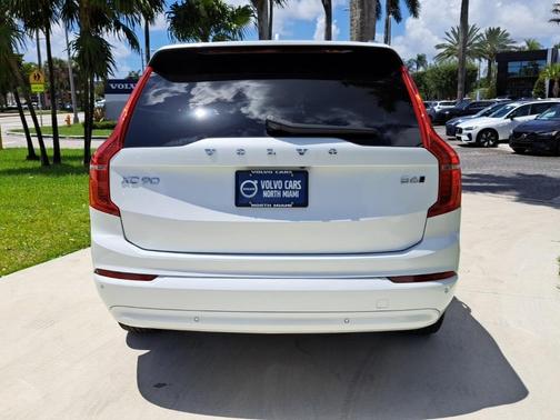 2023 Volvo XC90 B6 Core