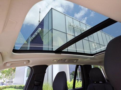 2023 Volvo XC90 B6 Core