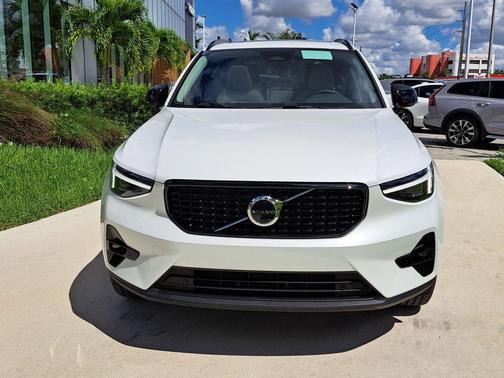 Crystal White 2026 Volvo XC40 B5 Plus