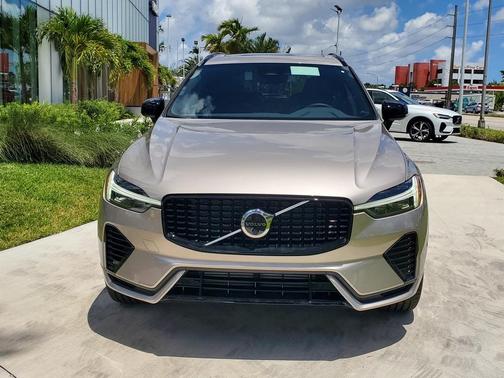 2025 Volvo XC60 Plug-In Hybrid T8 Plus