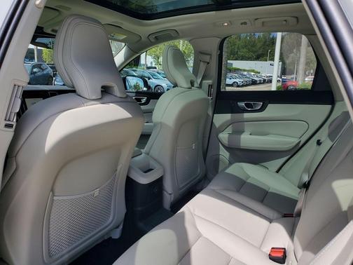 2025 Volvo XC60 Plug-In Hybrid T8 Plus