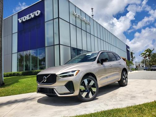 2025 Volvo XC60 Plug-In Hybrid T8 Plus