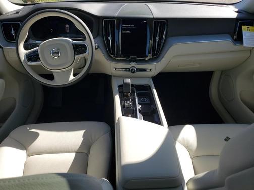 2025 Volvo XC60 Plug-In Hybrid T8 Plus