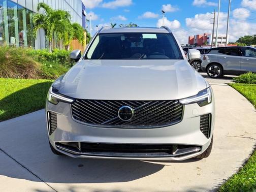 2025 Volvo XC90 B6 Plus 7-Seater