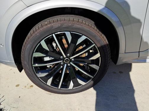 2025 Volvo XC90 B6 Plus 7-Seater