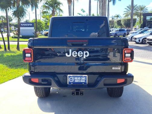 2022 Jeep Gladiator Overland