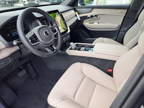 2026 Volvo XC90 B6 Plus 7-Seater