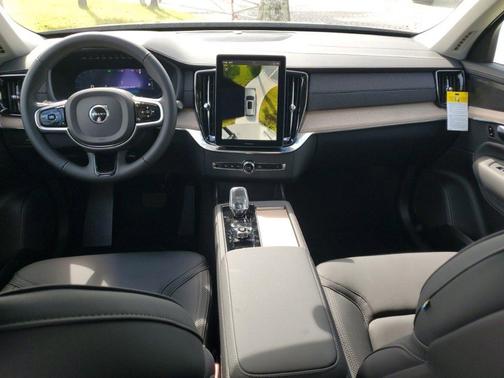 2025 Volvo XC90 Plug-In Hybrid T8 Plus 7-Seater