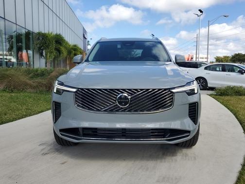 2025 Volvo XC90 Plug-In Hybrid T8 Plus 7-Seater
