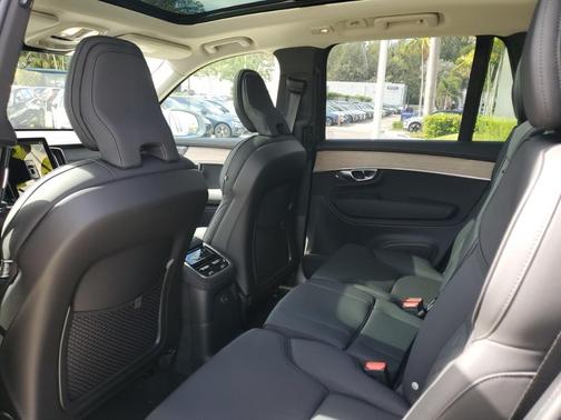 2025 Volvo XC90 Plug-In Hybrid T8 Plus 7-Seater