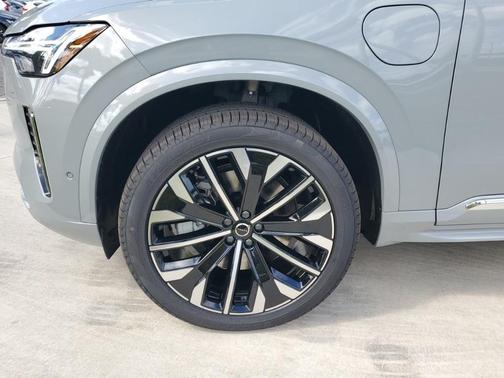 2025 Volvo XC90 Plug-In Hybrid T8 Plus 7-Seater