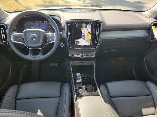 2026 Volvo XC40 B4 Plus