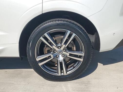 2018 Volvo XC60 T6 Momentum