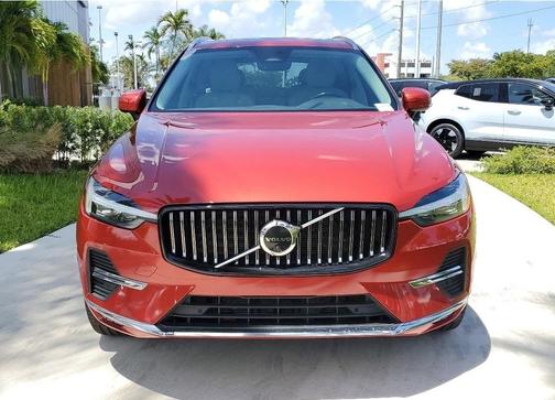 2023 Volvo XC60 B5 Plus Bright Theme