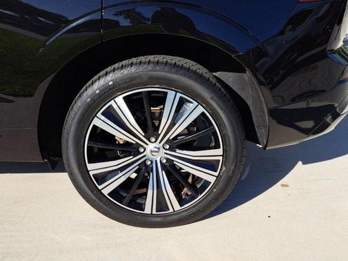 2022 Volvo XC60 B5 Inscription