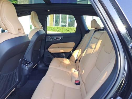 2022 Volvo XC60 B5 Inscription