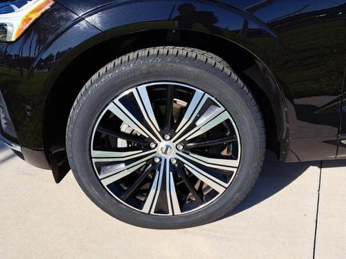 2022 Volvo XC60 B5 Inscription