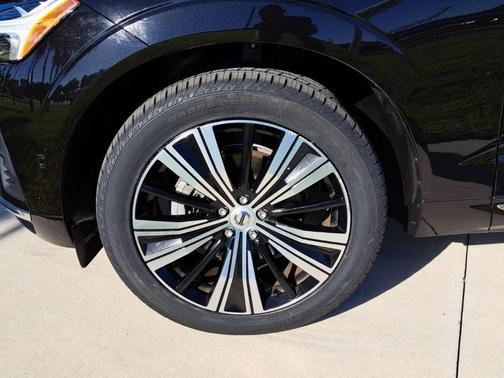 2022 Volvo XC60 B5 Inscription