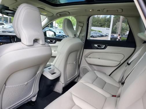 2025 Volvo XC60 B5 Plus