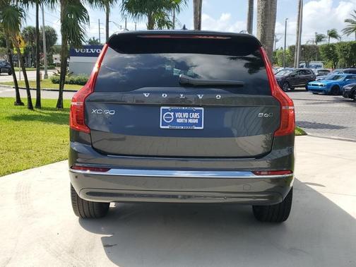 2024 Volvo XC90 B6 Ultimate Bright Theme 7-Seater