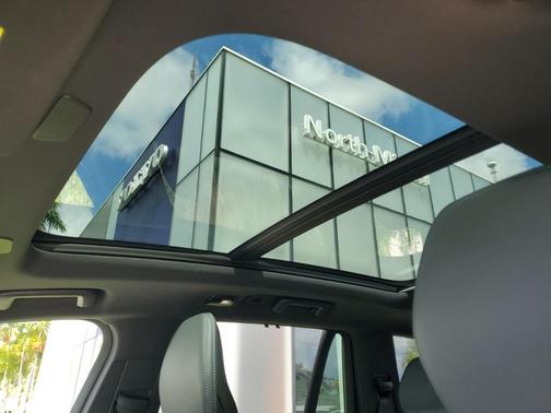 2024 Volvo XC90 B6 Ultimate Bright Theme 7-Seater