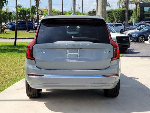 Metallic 2026 Volvo XC90 B6 Plus 7-Seater