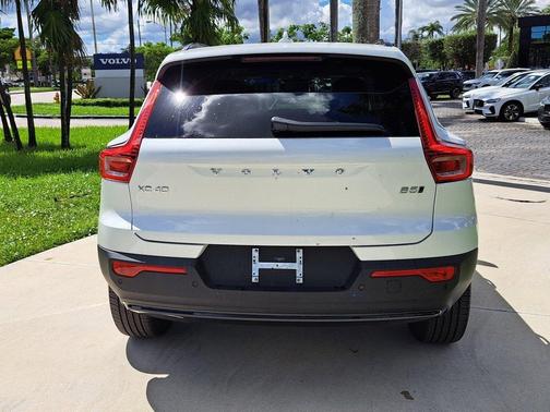 2026 Volvo XC40 B5 Plus