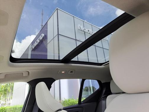 2026 Volvo XC40 B4 Plus