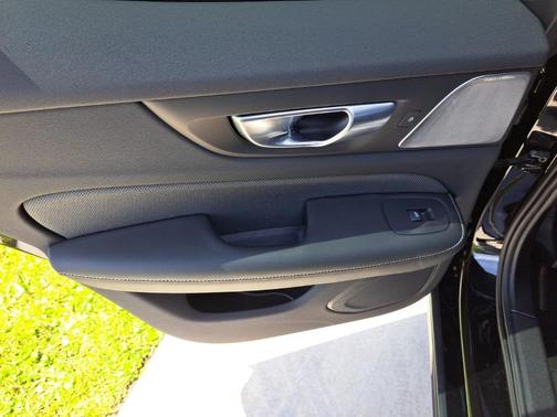 2024 Volvo S60 Recharge Plug-In Hybrid T8 Ultimate Black Edition
