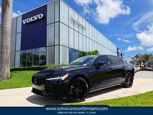 2024 Volvo S60 Recharge Plug-In Hybrid T8 Ultimate Black Edition