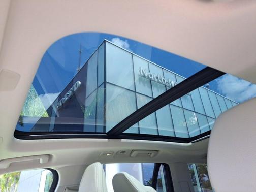 2023 Volvo XC90 B5 Plus