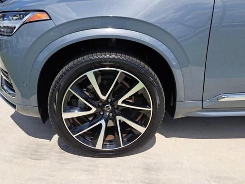 2023 Volvo XC90 B5 Plus
