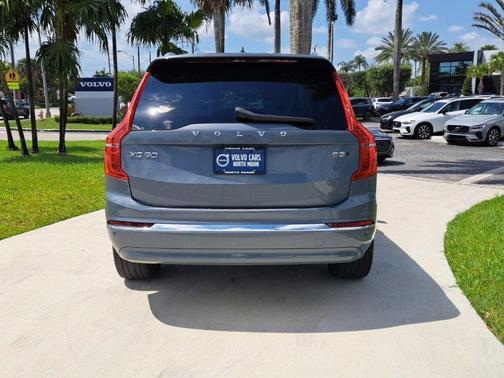 2023 Volvo XC90 B5 Plus